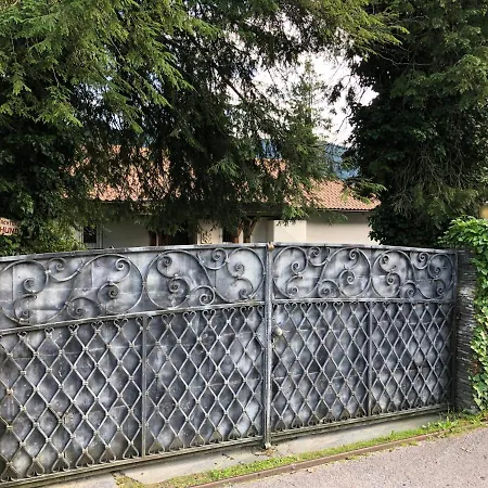 Am Villa *