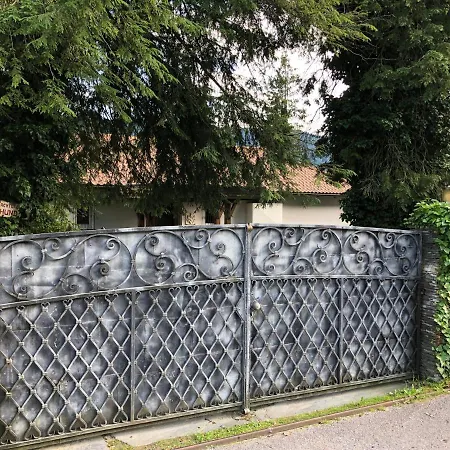 Am Villa *